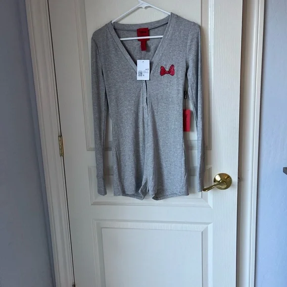 NWT DISNEY MINNIE MOUSE
PAJAMA ROMPER Gray long-sleeve snap button women small - Picture 7 of 11